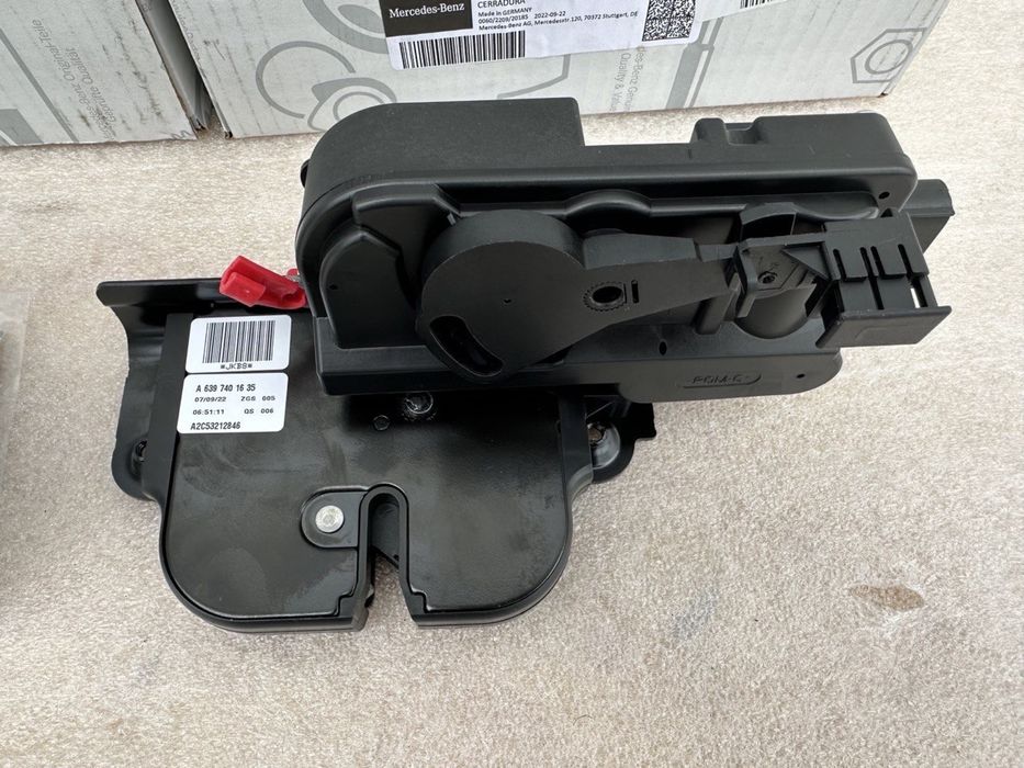 Замок кришки багажника ляди Vito Viano W639 04-14