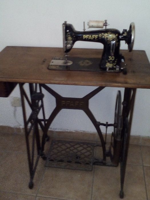 Maquina de costura PFAFF 30