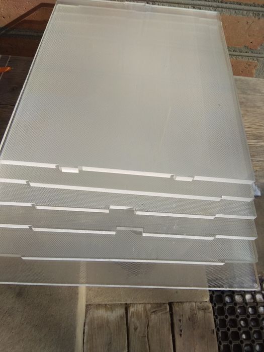 Оргскло .Екран монітора . Світовод .