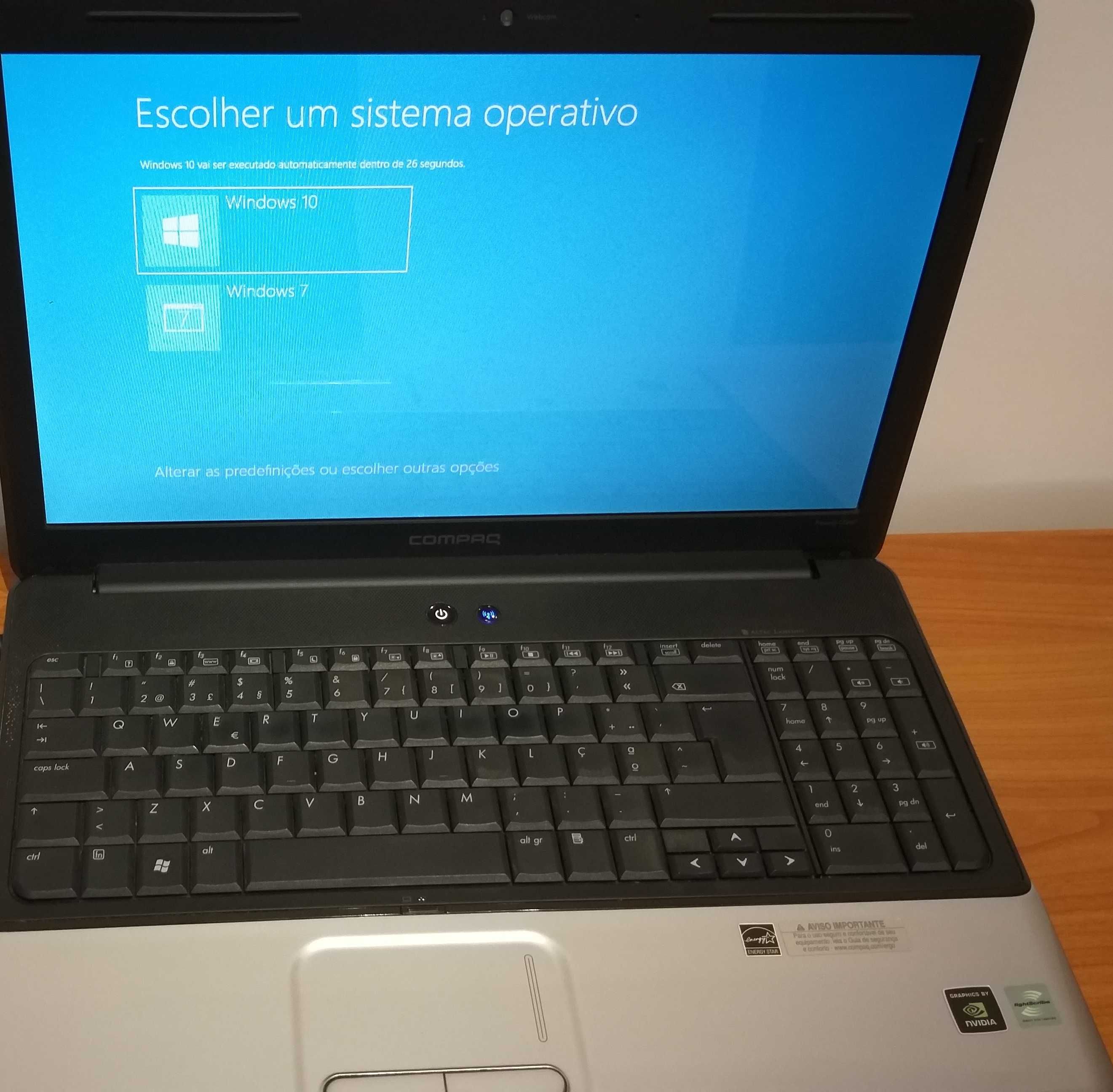 Portátil HP Compaq + Rato e teclado + base refrigeração