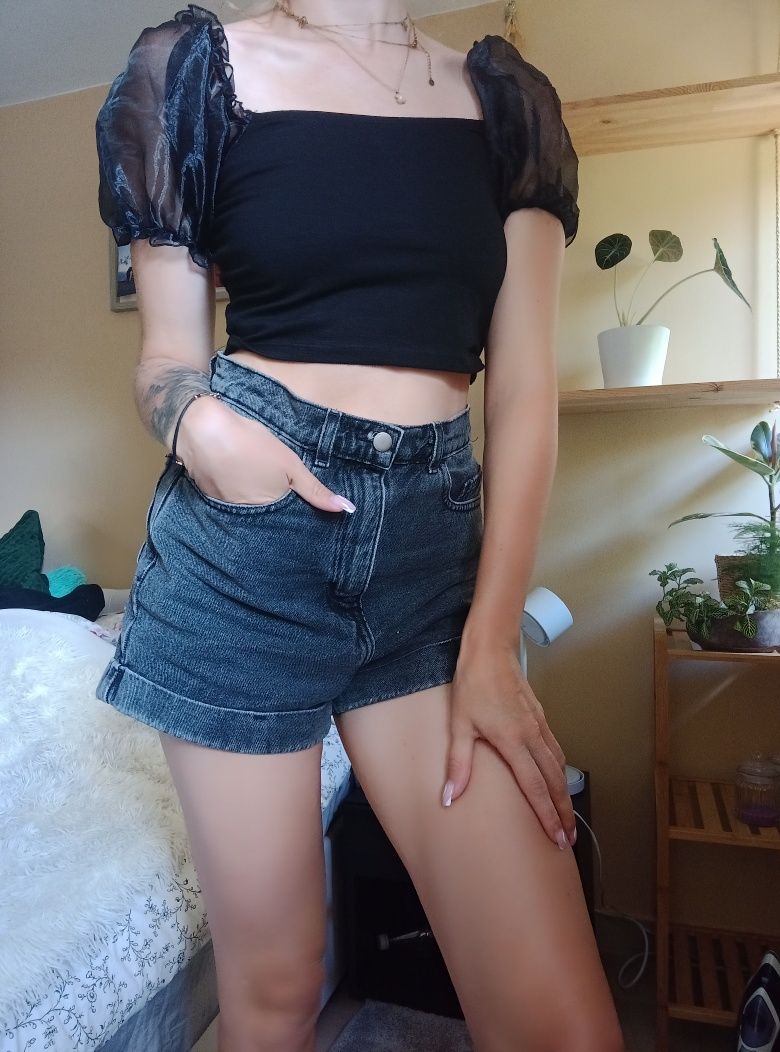 Czarny Crop top z bufiastymi tiulowymi rękawami