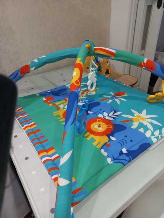 Розвивальний коврик для немовлят