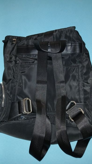 Mochila preta da parfois