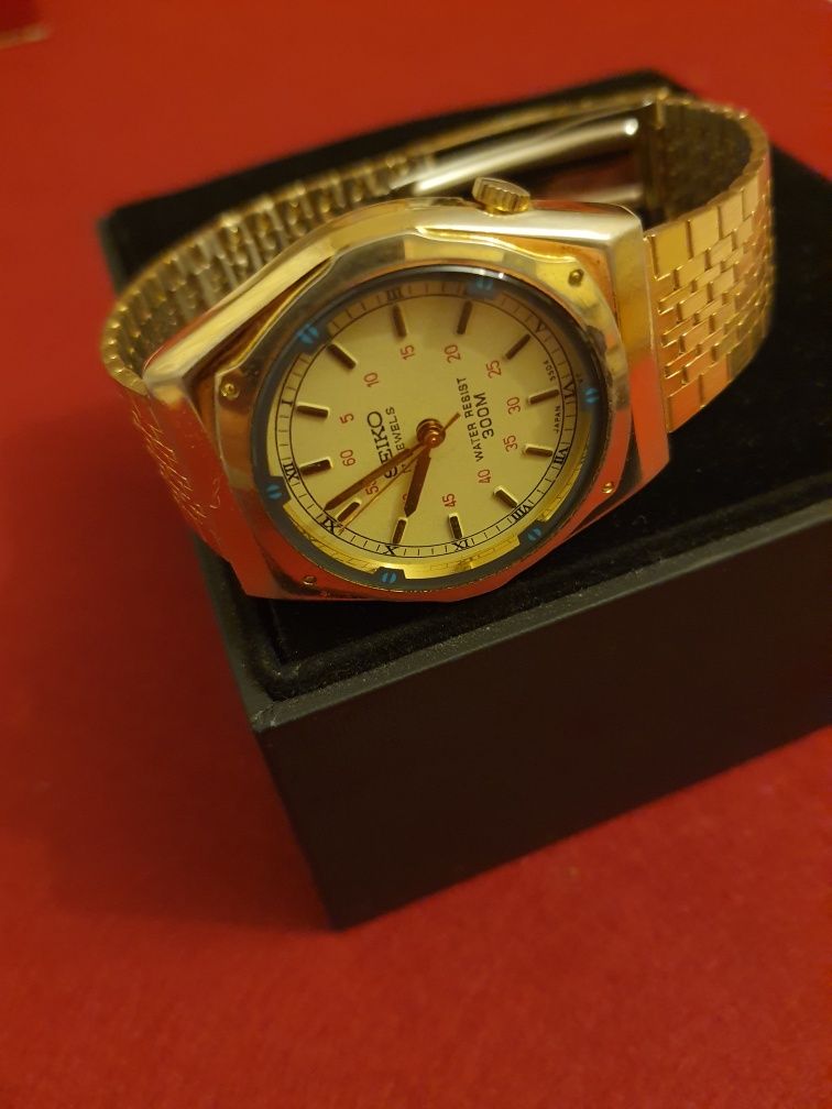 SEIKO vintage gold