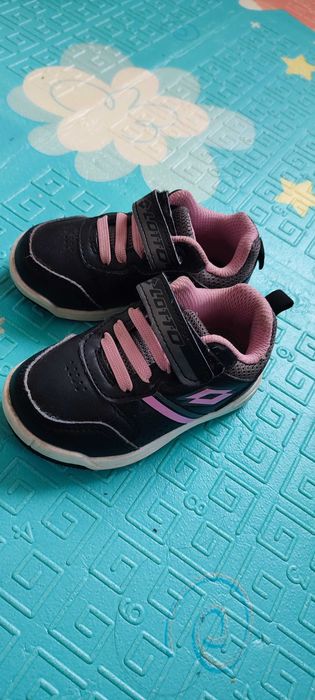 Дитяче взуття кросівки