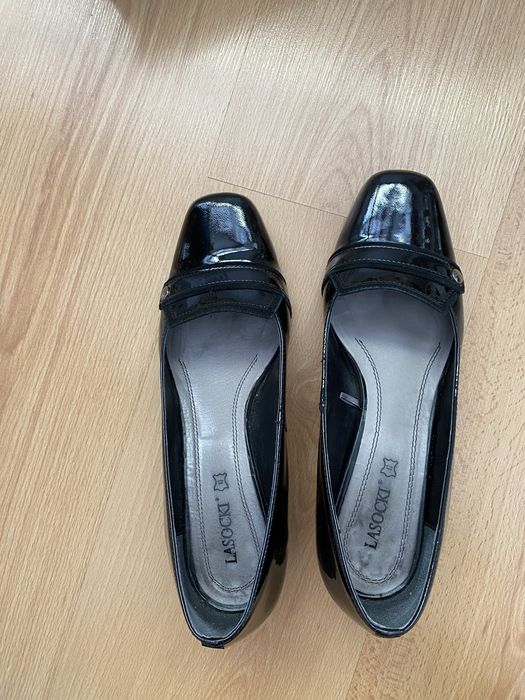 lakierowane czarne czółenka LASOCKI r. 39