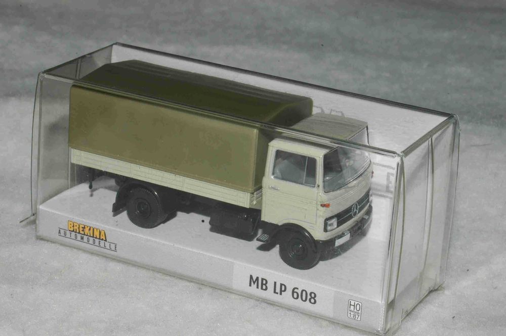 Camião Mercedes Benz com Encerado(BREKINA) HO