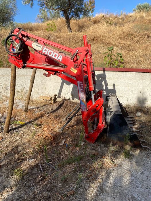 Frontal RODA e Máquina UMA apanha azeitona