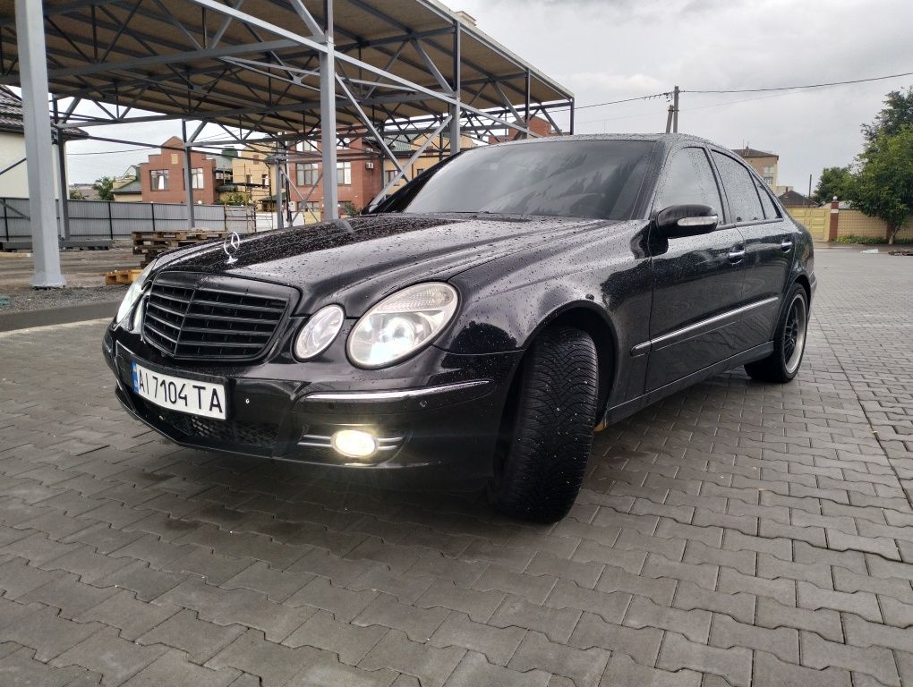 Продам Mercedes E500
