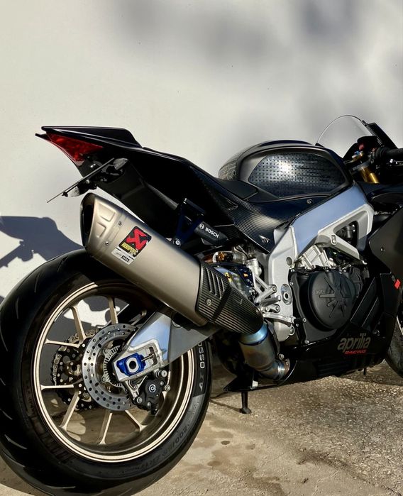 Aprilia RSV4 1100 Factory - 217 cv!