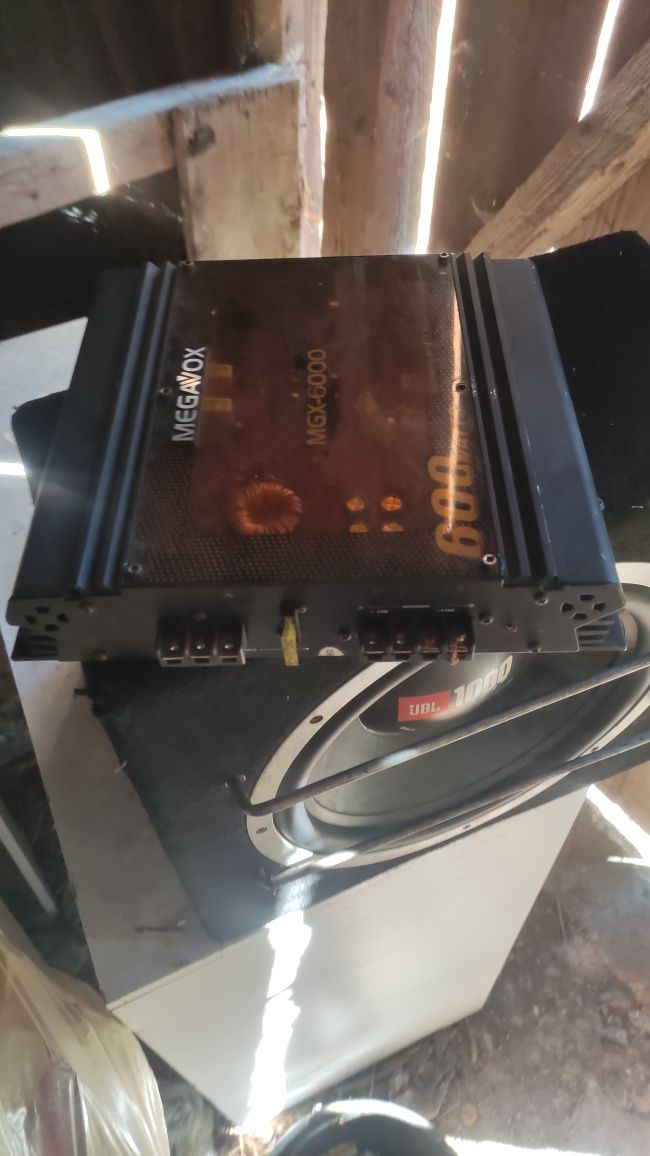 Skrzynia basowa  JBL 1000w wzmacniacz 600w