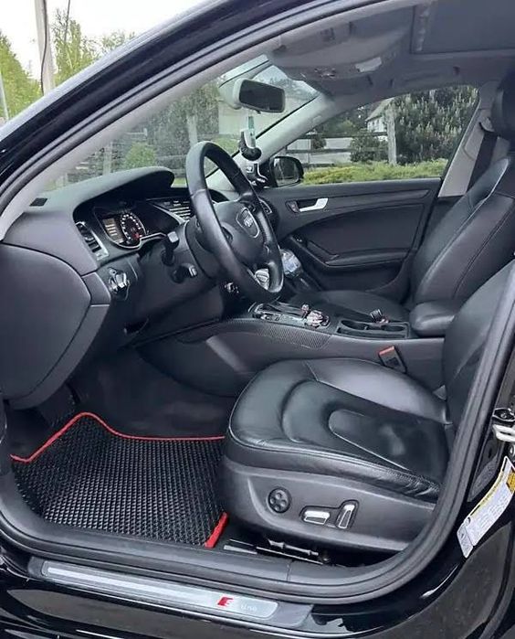 Машина Audi A4 Quattro