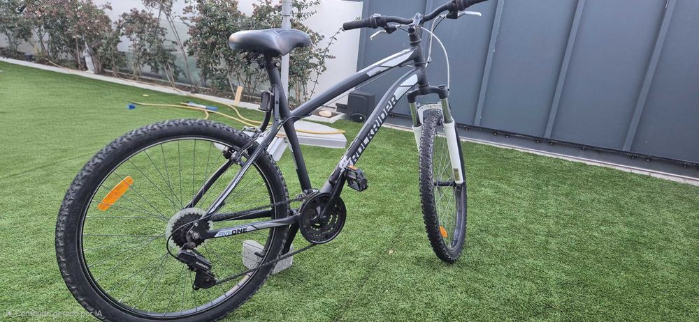 Bicicleta Rockrider 5+1, leve, em aluminium, em bom estado.