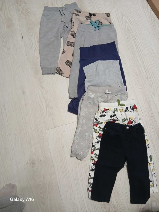 Spodnie dresowe, bluzy, gratisy 86/92