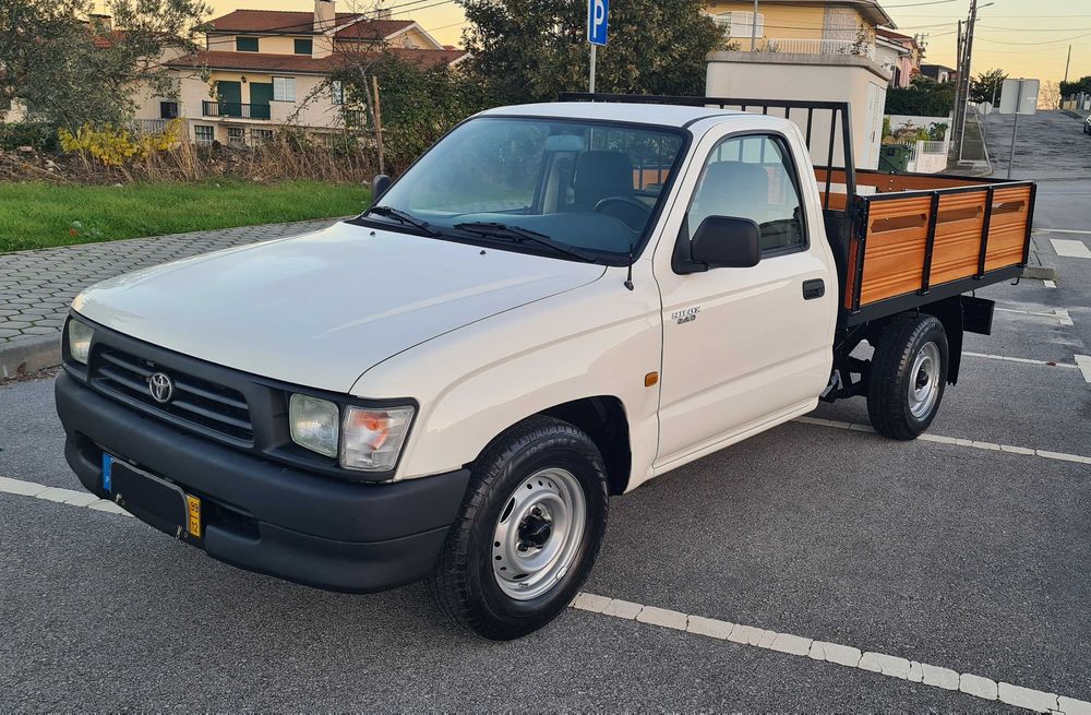 toyota hilux poucos km