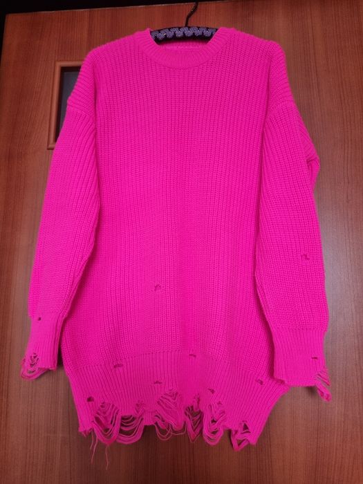 Рваний трендовий светр-туніка оверсайз