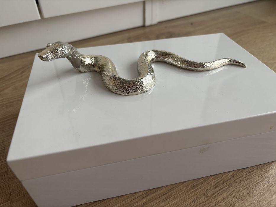 Pudelko/ szkatułka  na drobiazgi lub biżuterię