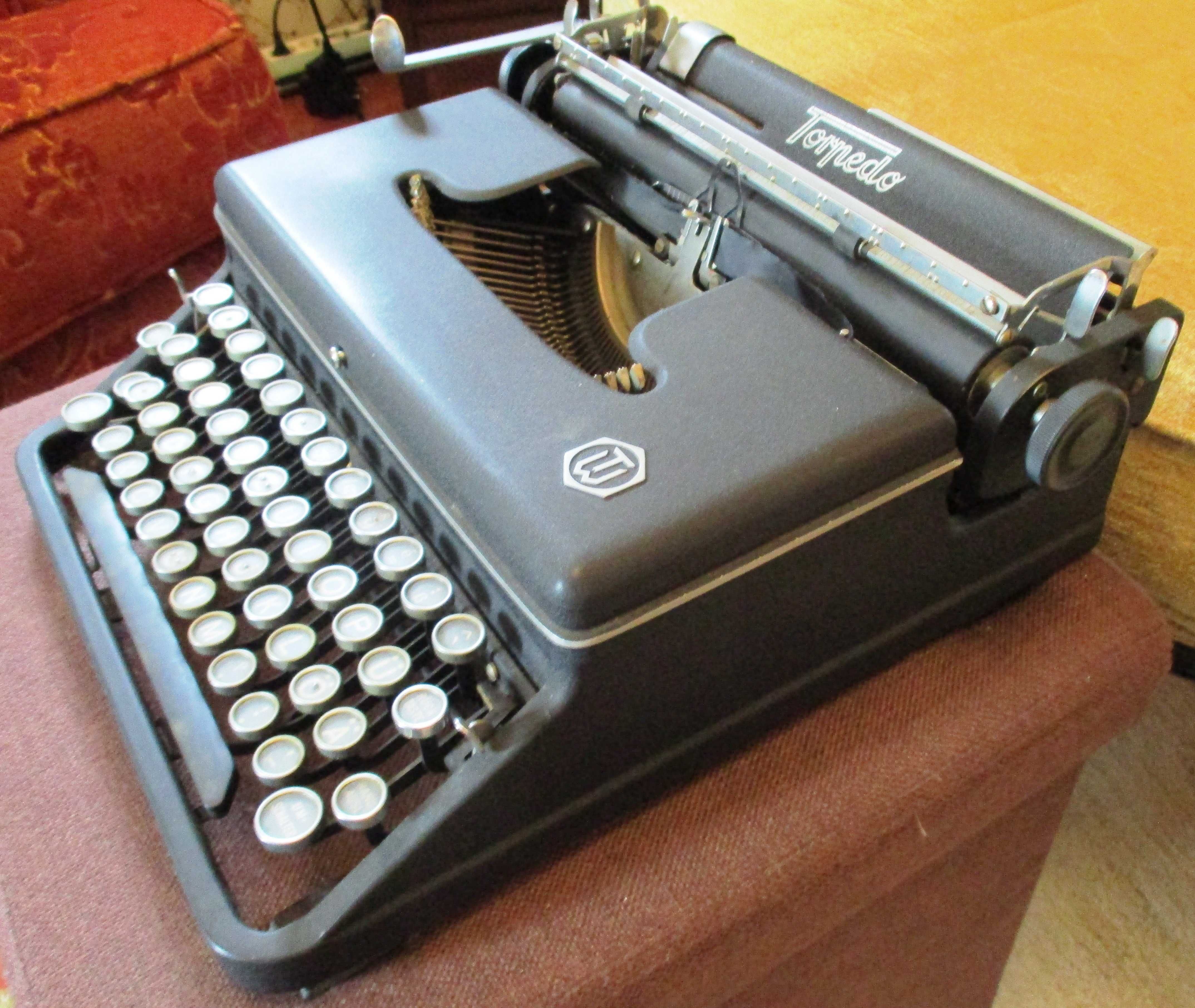Maquina de escrever TORPEDO - teclas em vidro