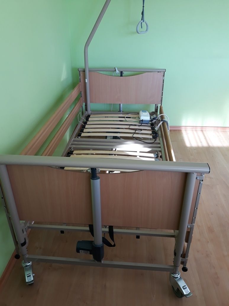 Łóżko rehabilitacyjne LUNA 2 na gwarancji.