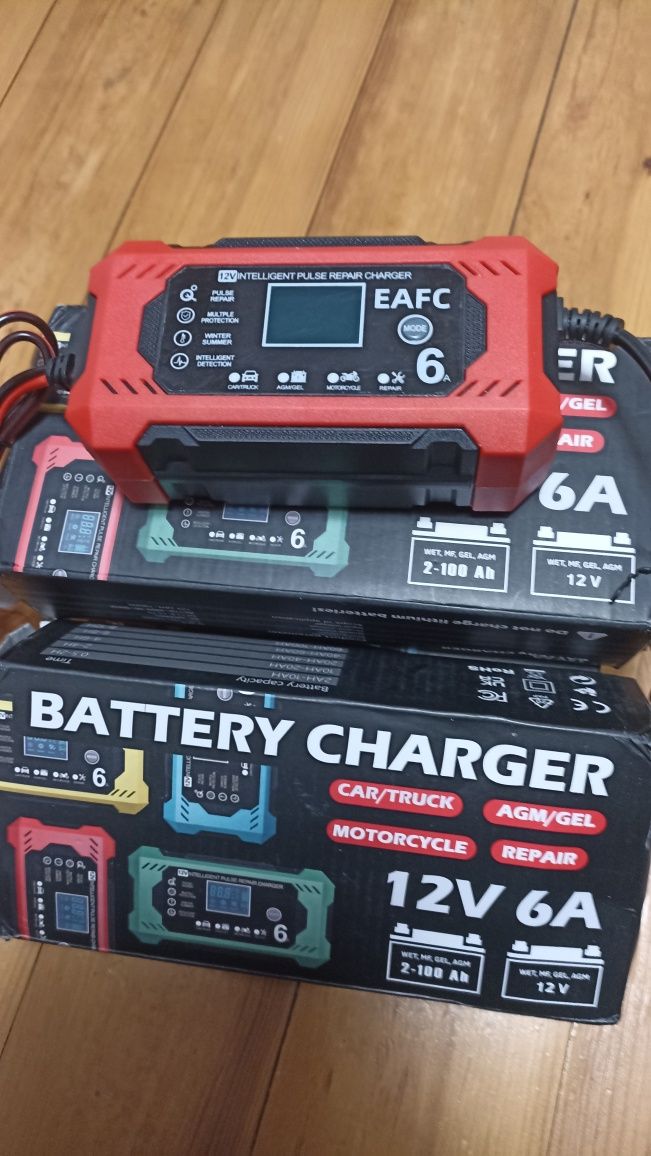 Автомобільний зарядний пристрій 12V6A.