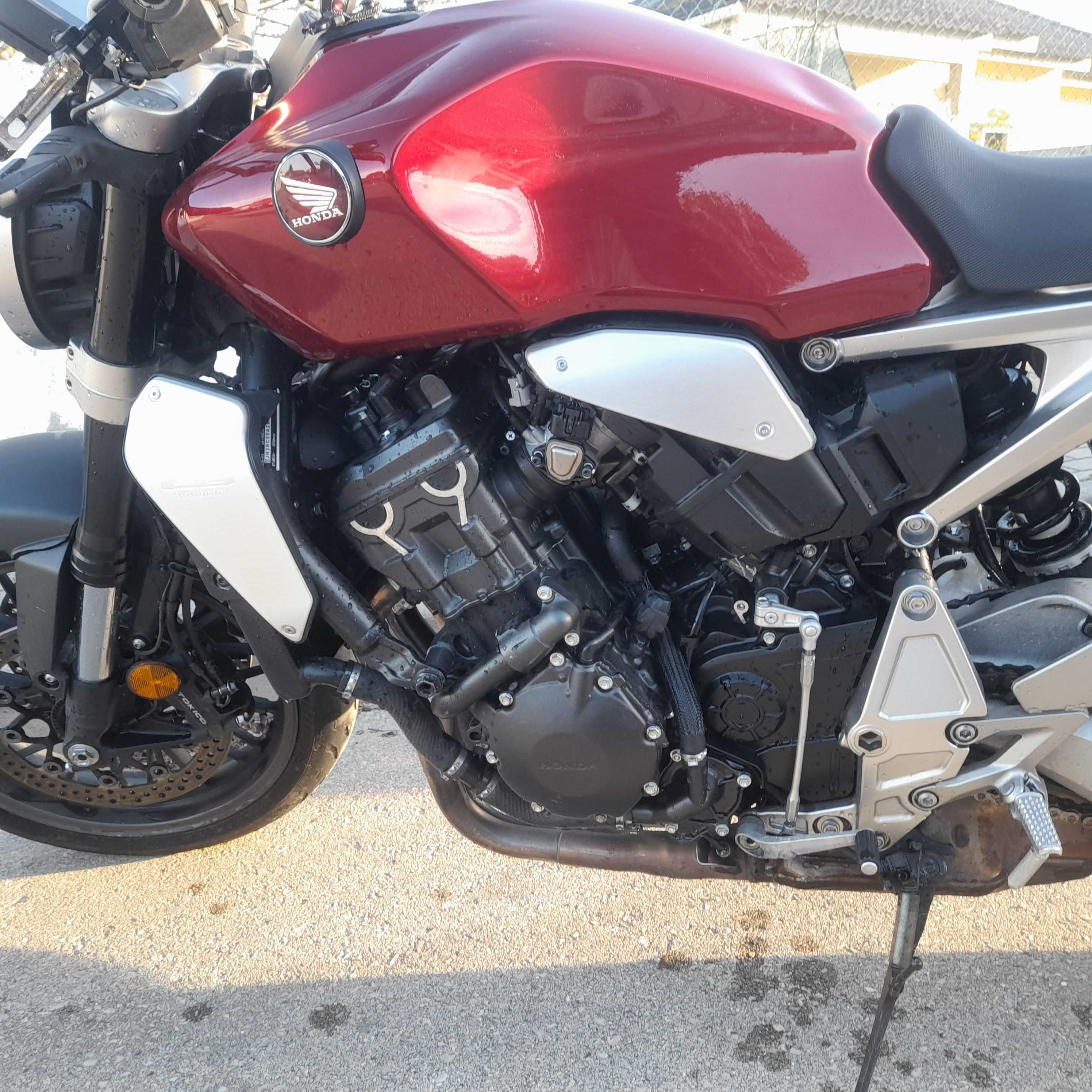 Honda CB 1000 R 2021, pequena queda