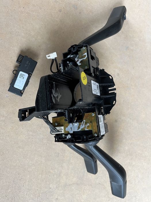 Подрулевой переключатель с датчиком поворота. VW Passat B6