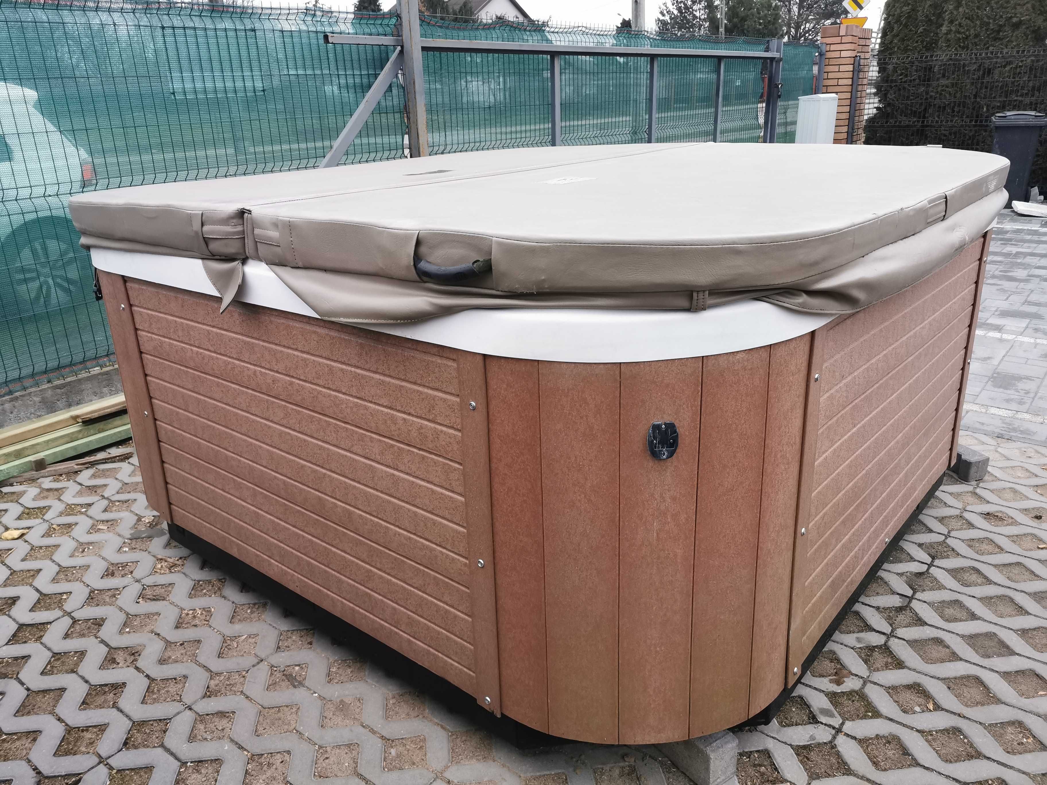 Używane Jacuzzi z USA marki Dimension Hot Spring po SERWISIE