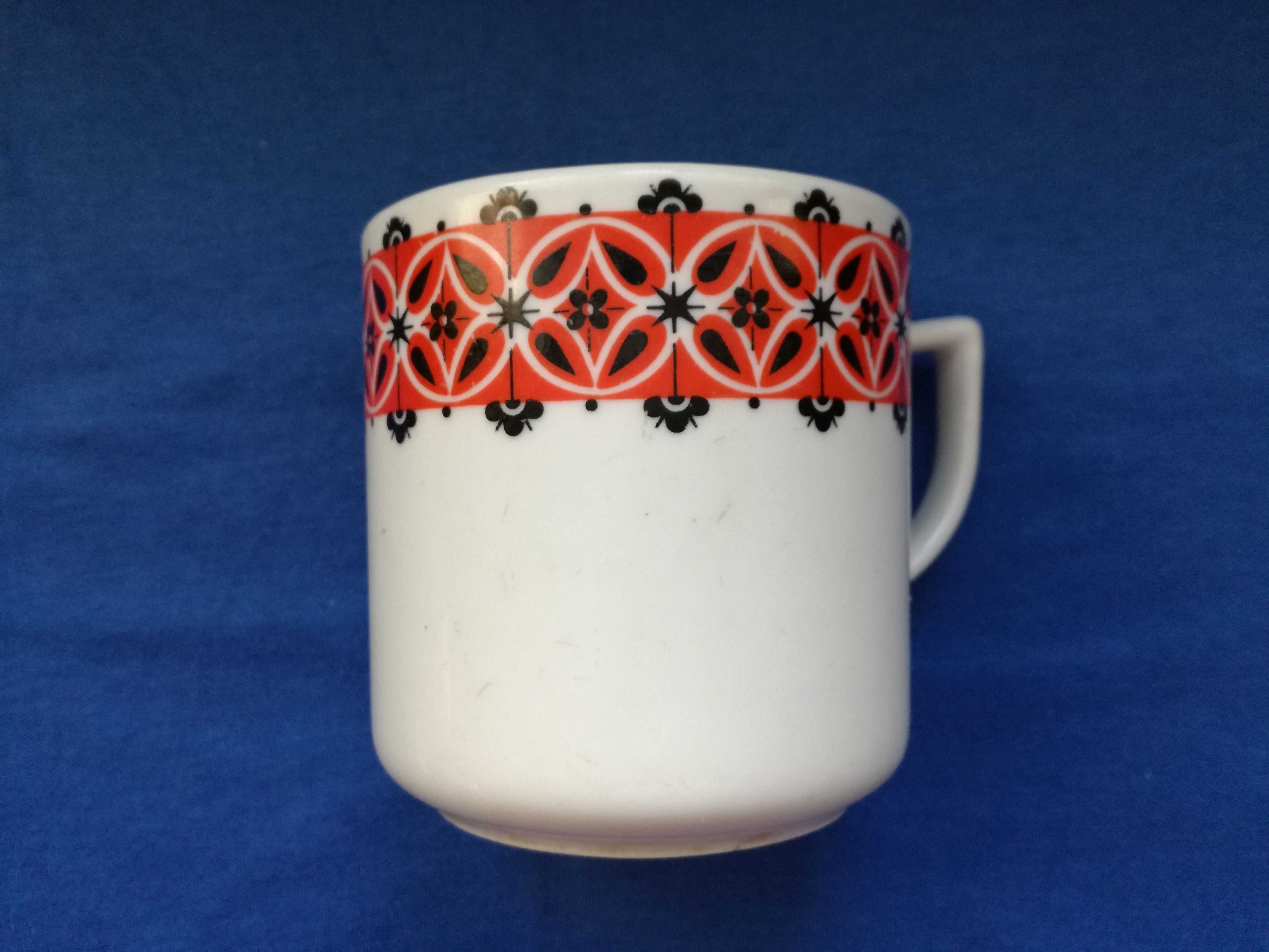 Kubek,garnuszek wzór geometryczny - porcelana Lubiana.