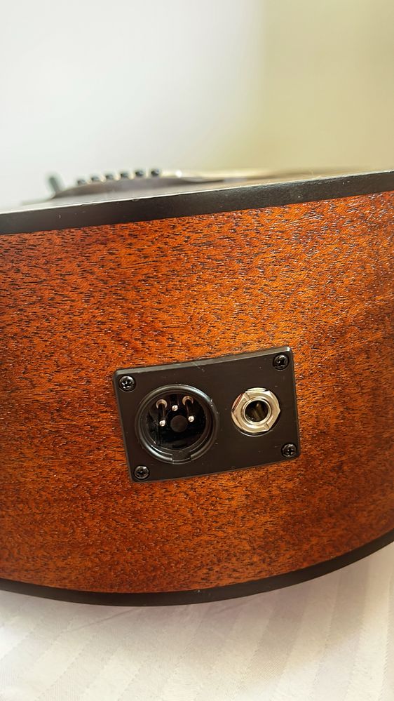 Guitarra Ibanez + Suporte expositor + Alça