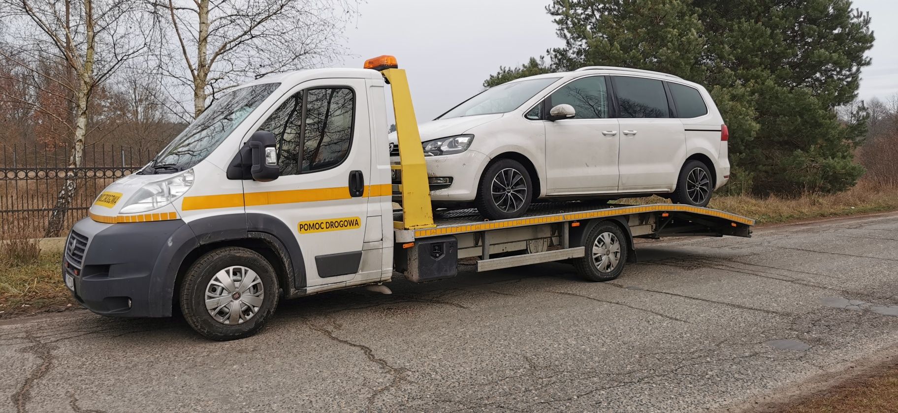 Laweta Pomoc Drogowa Transport Pojazdów Maszyny Rolnicze Budowlane