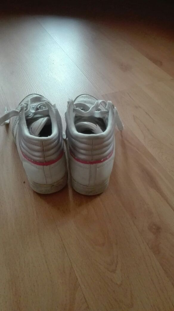Buty sportowe dziewczęce 31