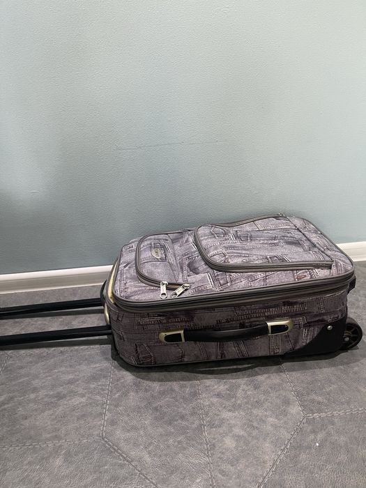 Валіза на колесах