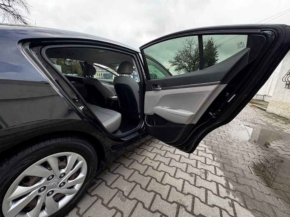 Hyundai Elantra 2.0 AT 2016 газ/бензин, автомат — без вкладень
