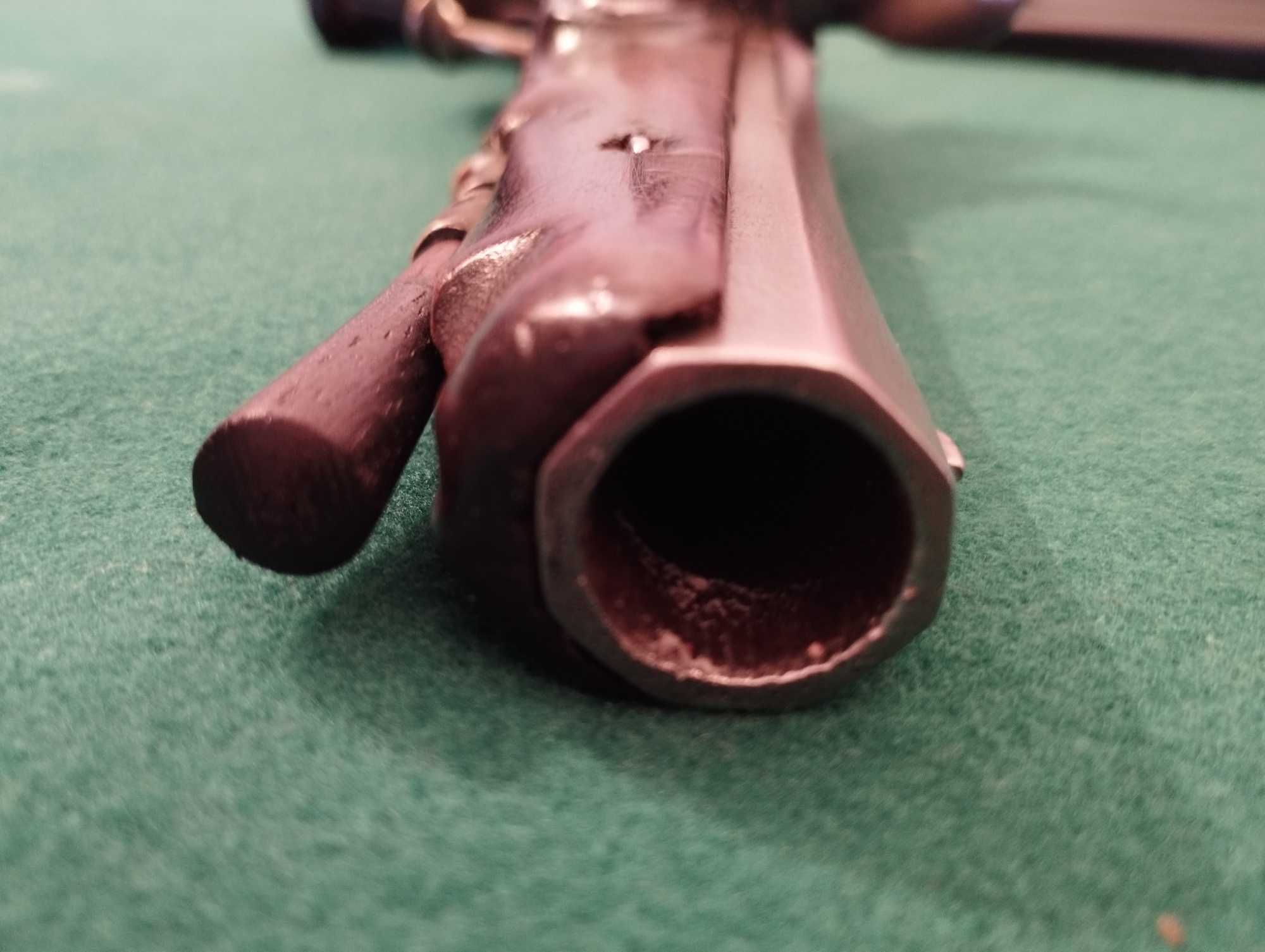 Pistola de oficial de pederneira  feita   em Liége,  final  séc. XVIII