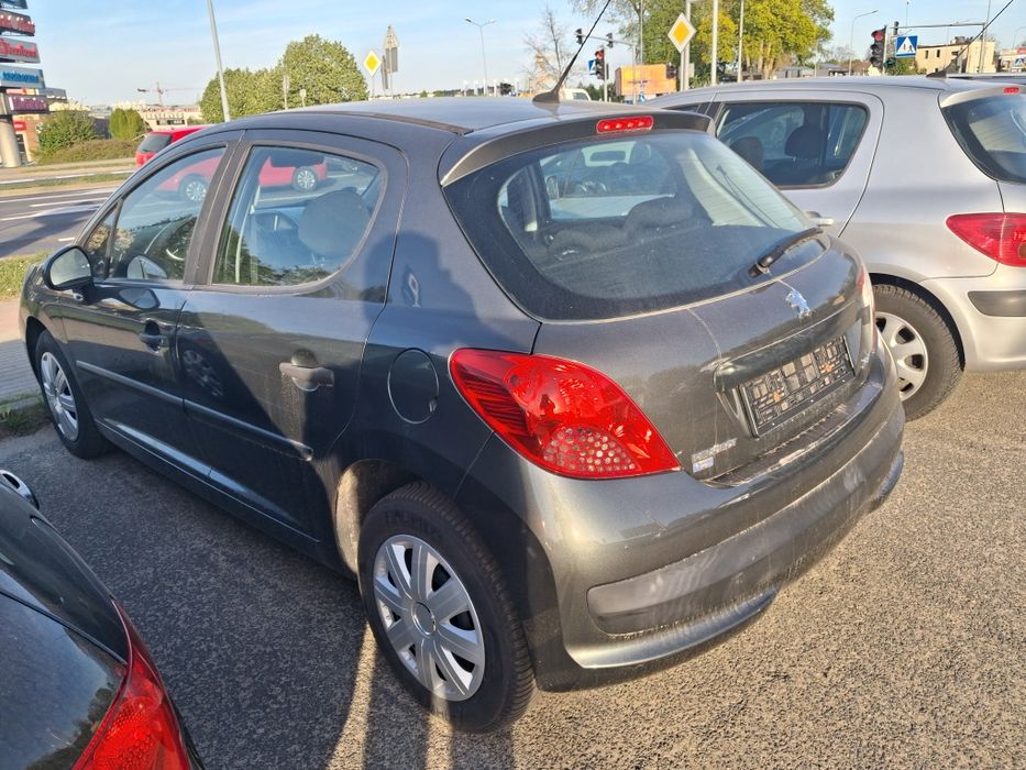 Peugeot 207 5 drzwi z klimą 1.4 benz. modell 2009