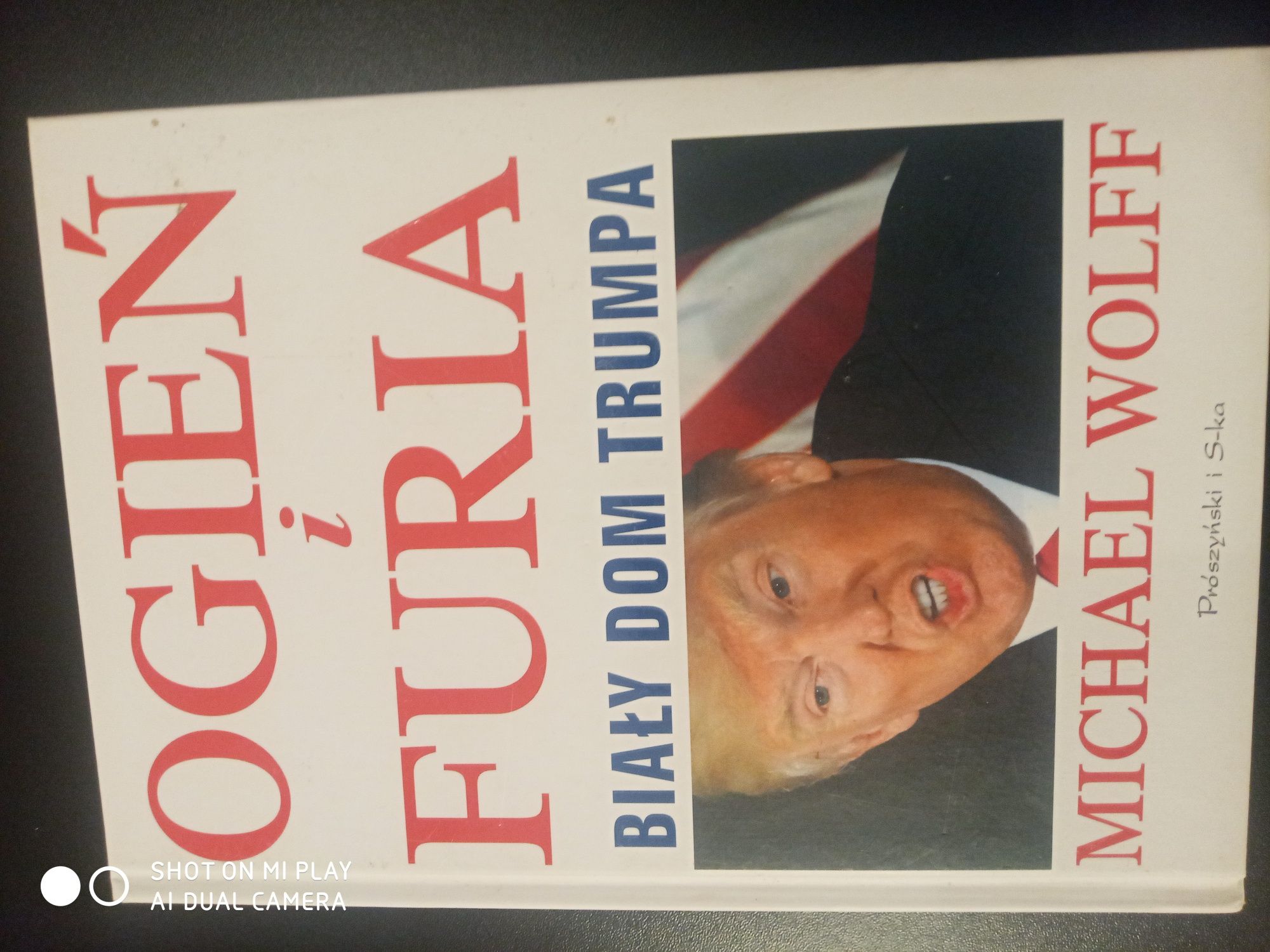 Książka "Ogień i Furia. Biały Dom Trumpa.