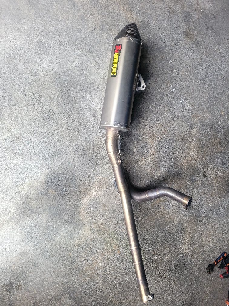 Escape vstrom 650 xt akrapovic