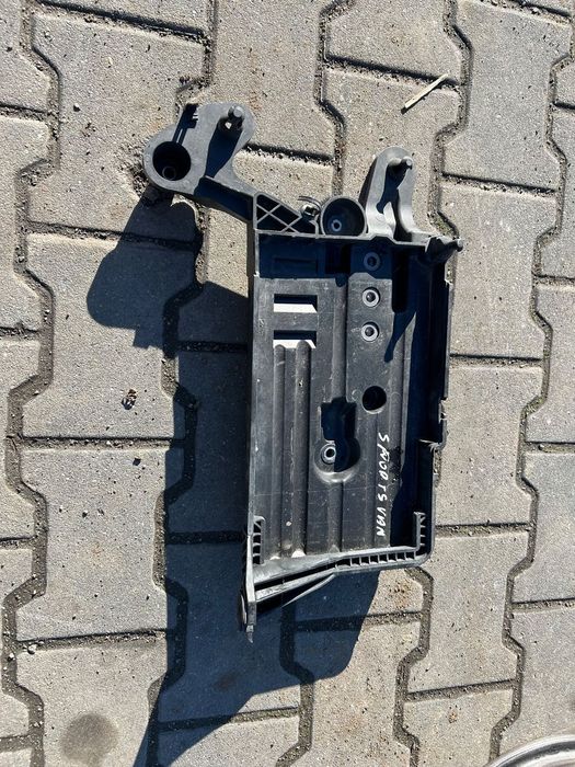 Volkswagen Golf VII podstawka pod akumulator 5Q0915321H Skoda Octavia III Seat Leon III