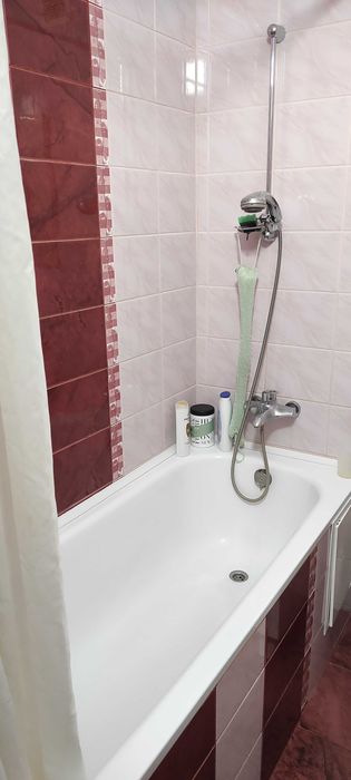 Продам двокімнатну квартиру в  екологічно чистому районі .