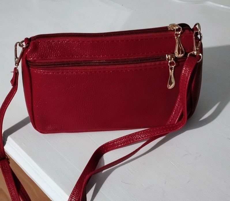 Czerwona torebka damska na ramię
