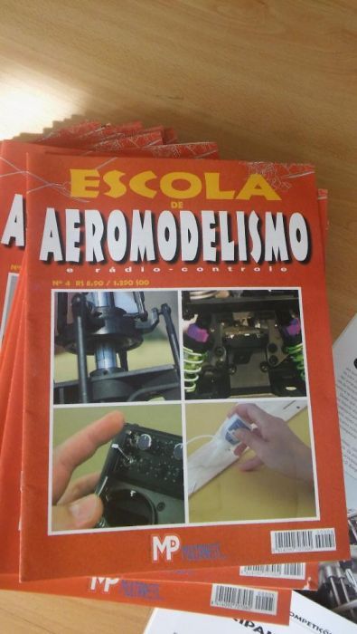 Coleção de fascículos "Escola de Aeromodelismo (a rádio-controle)"