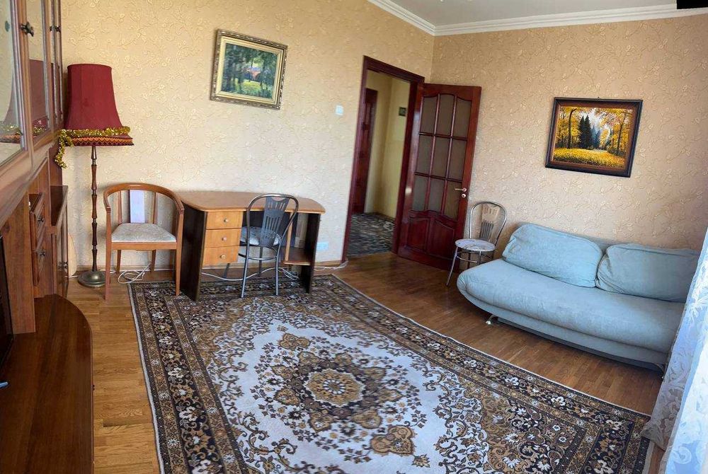 Продам 2-х ком. к-ру  улучшенной пл-ки м. Научная