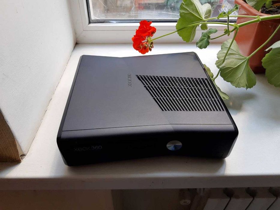 Xbox 360 Slim 250-500 GB + игры