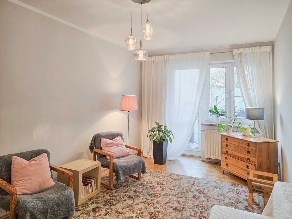 2 przystanki od centrum, 2 pokoje, osobna kuchnia