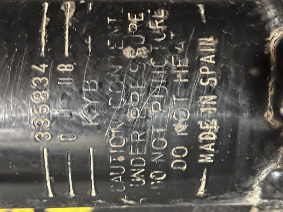 Передня ліва стойка bmw x3 e83 kayaba