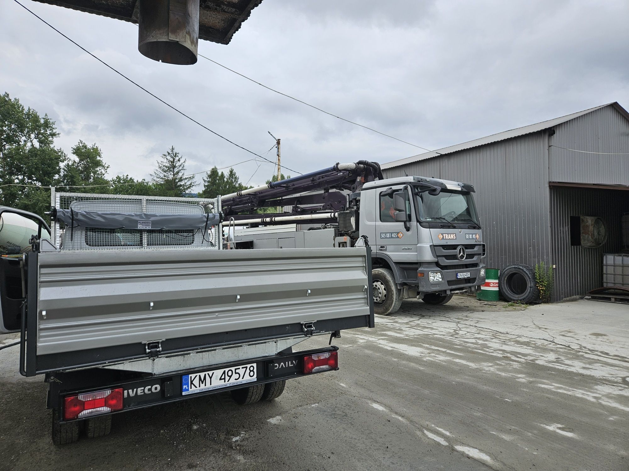Beton półsuchy suchy Transport betonu B20 Zaprawa M20 Wywrotka