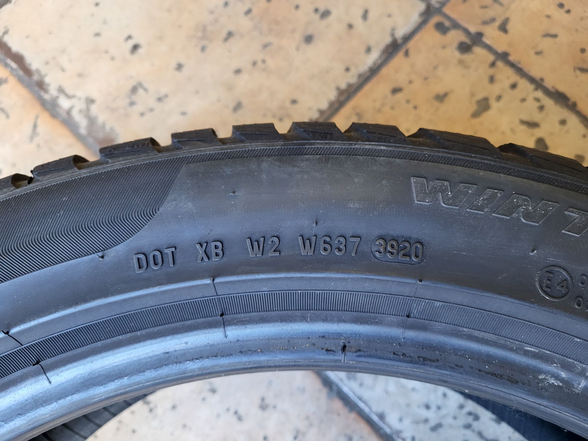 2szt Pirelli Sottozero 245/45/19