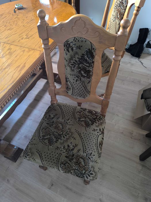 Sprzedam w bardzo dobrym stanie stół rozkładany z krzesłami