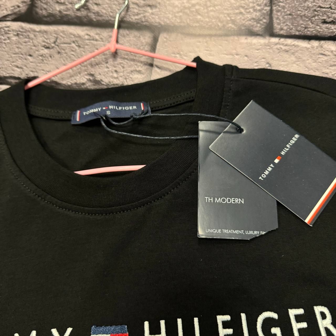 НОВЫЙ СЕЗОН ЕКСКЛЮЗИВ Мужская  черная футболка Tommy Hilfiger - 2024