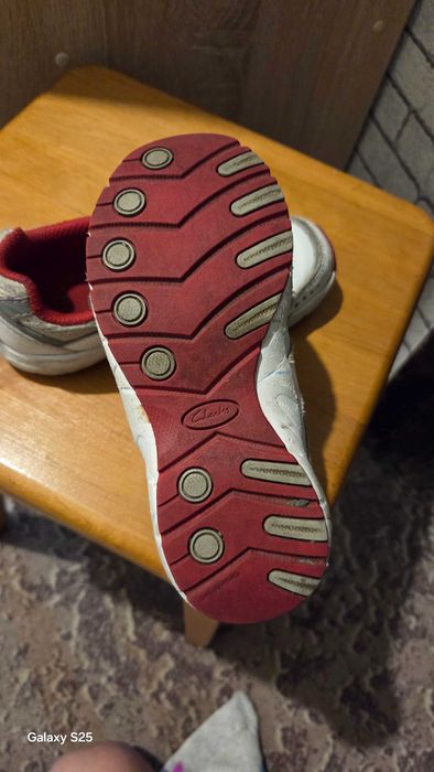 Дитячі кросовки на дівчинку